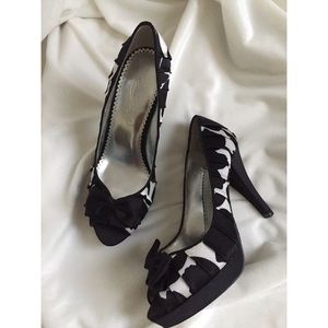 Michaelangelo Black and White Heels